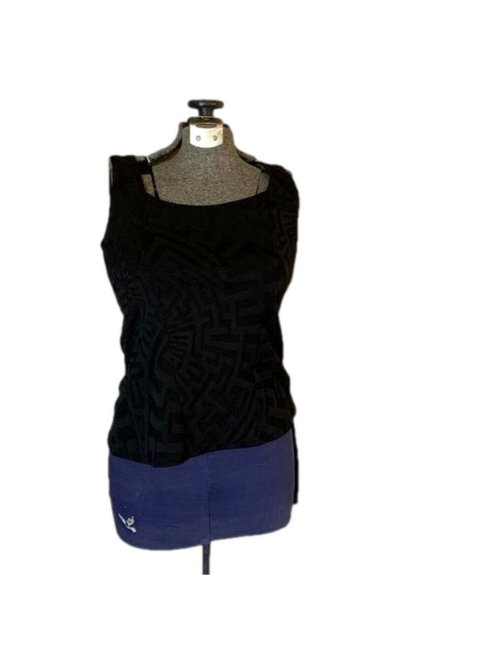 Medium White House Black Market black textured stretchy tank top 🇨🇦